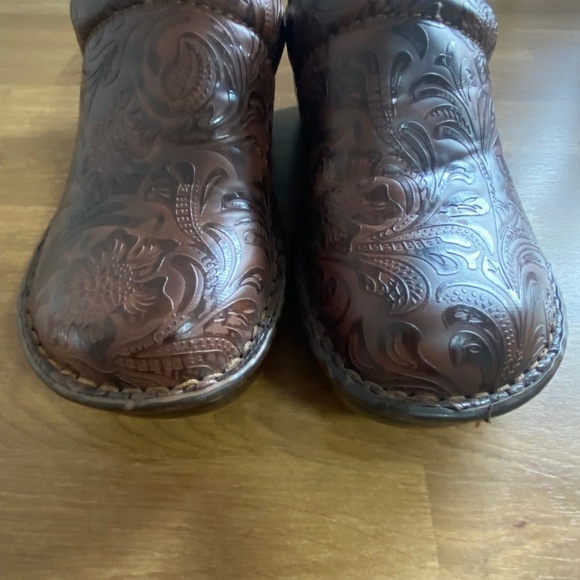 EUC BOC tooled floral pattern brown Peggy slip on clogs size 7M - Picture 5 of 13